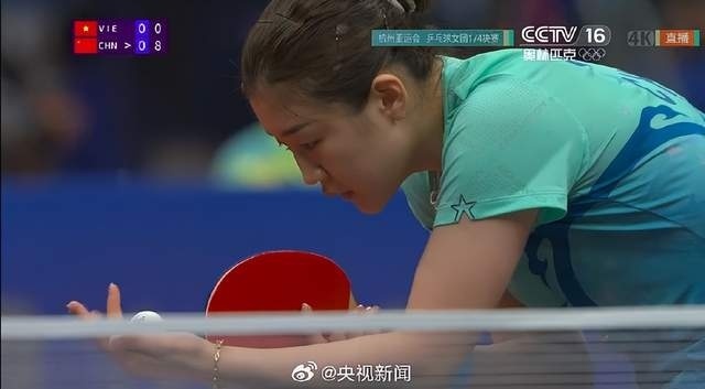 陈梦、孙颖莎、王曼昱率先晋级四强 越南队员向孙颖莎要签名