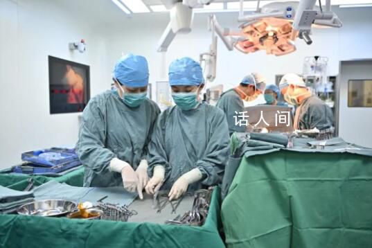 多地医生降薪 有人绩效奖金减半