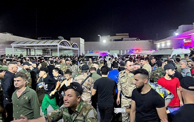 巴格达东部一工厂起火，救援小组已前往火灾现场