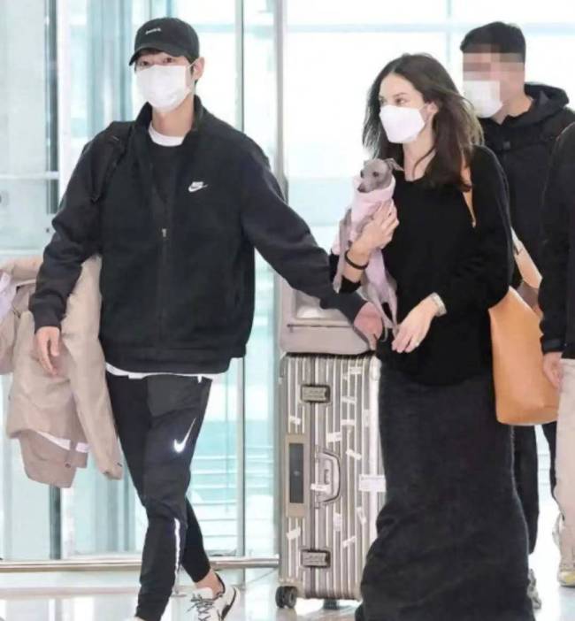 宋仲基否认妻子是二婚 网友：都是二婚不必介意！