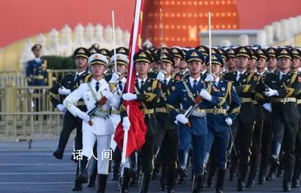 各界群众欢度国庆 山河壮丽红旗高高飘扬