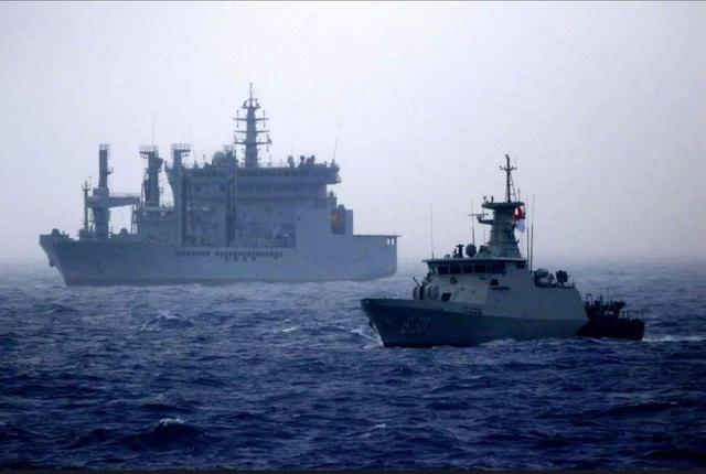 9国开进南海 中国舰船在仁爱礁越聚越多