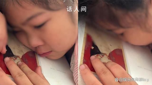 8岁女孩趴在去世3年姥姥照片上流泪 引无数网友泪目