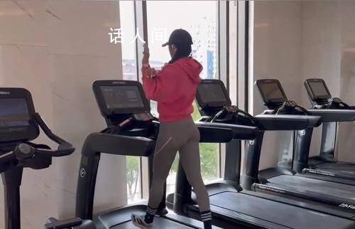 吴艳妮晒健身房锻炼片段 热爱的事情都要不留余力