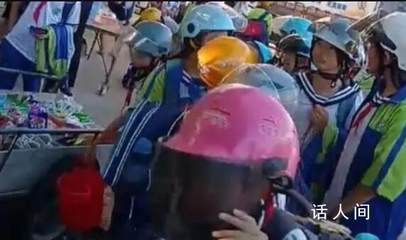 媒体评&ldquo;小学生走路也要戴头盔&rdquo; 别再让学校越俎代庖管交通了