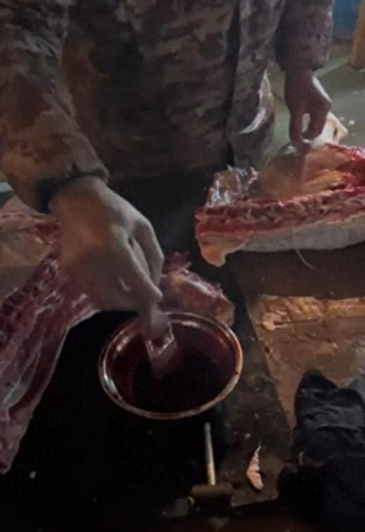 冒充鲜羊肉？菜市场商户给羊肉上色售卖 市监局：该行为涉嫌欺诈
