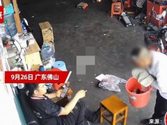 男子送喜糖讨钱 见是打工人秒收回 社会百态下的新骗局