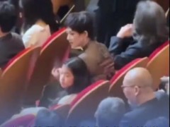 章子怡带9岁女儿醒醒参加上影节！！（图）