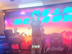 67岁前TVB男星餐厅唱歌谋生！！（图）