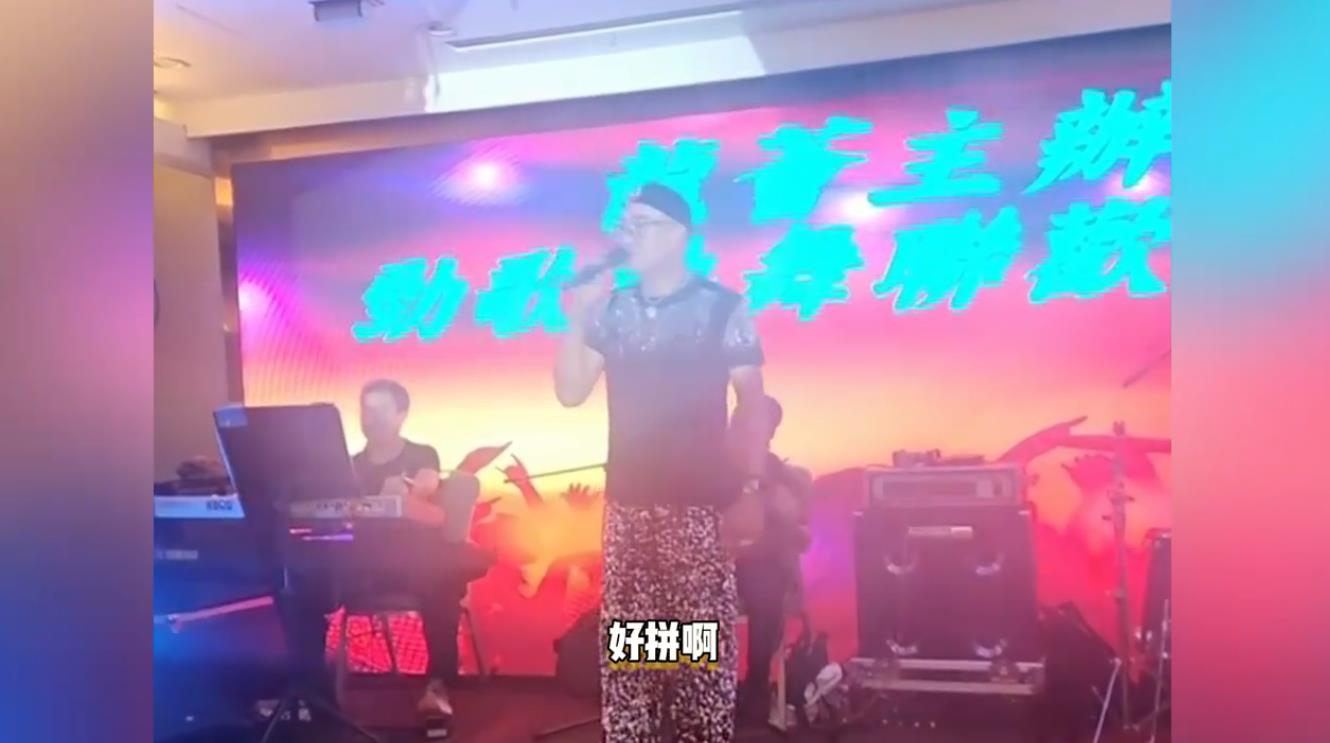 67岁前TVB男星餐厅唱歌谋生