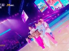 肖战容祖儿成龙王力宏同桌“吃瓜”！！（图）