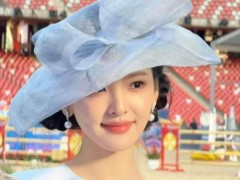 章若楠马术赛蓝裙礼帽惊艳！！（图）