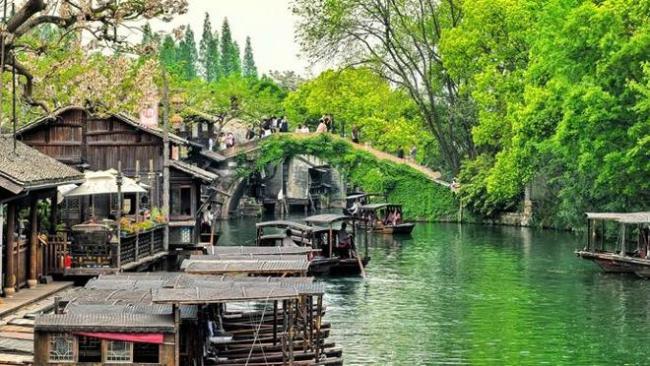 媒体评将免票飞来峰与收票乌镇作比较