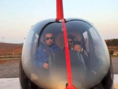 男子带妻儿开直升机回老家过元旦！！（图）