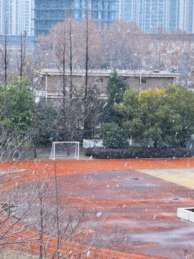 杭州初雪成了孩子们特别的记忆