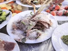 [快讯]河南周口雪天室外酒席走红 宾客：吃到最后有汤就不冷了