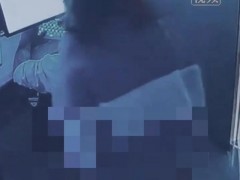 [快讯]男子网吧包间打游戏遭陌生女子猥亵 突发状况令人震惊