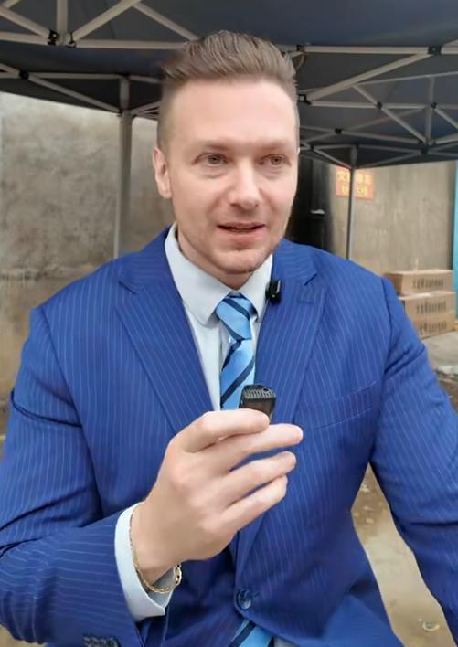 外国百万网红排队蹲莫氏鸡煲 中药鸡煲成新宠