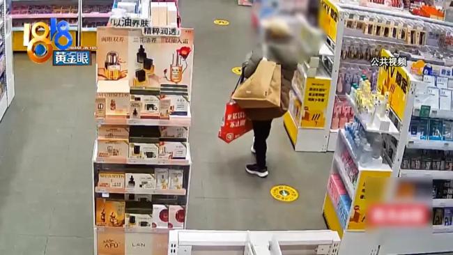 女子20分钟偷48件商品被拘
