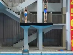 吴敏霞与7岁女儿展示“双人跳水！！（图）