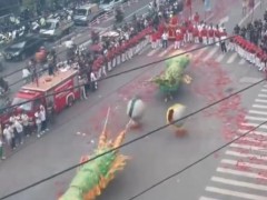 见过舞龙舞狮第一次看见舞龙虾 潮汕创意火爆网络[快讯]