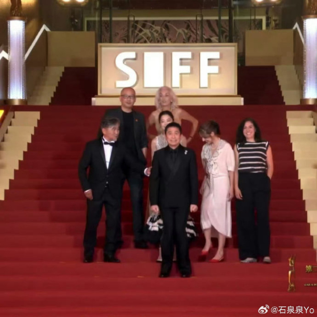 梁朝伟刘嘉玲走红毯这段笑点好密集 影帝社恐名场面引爆全网