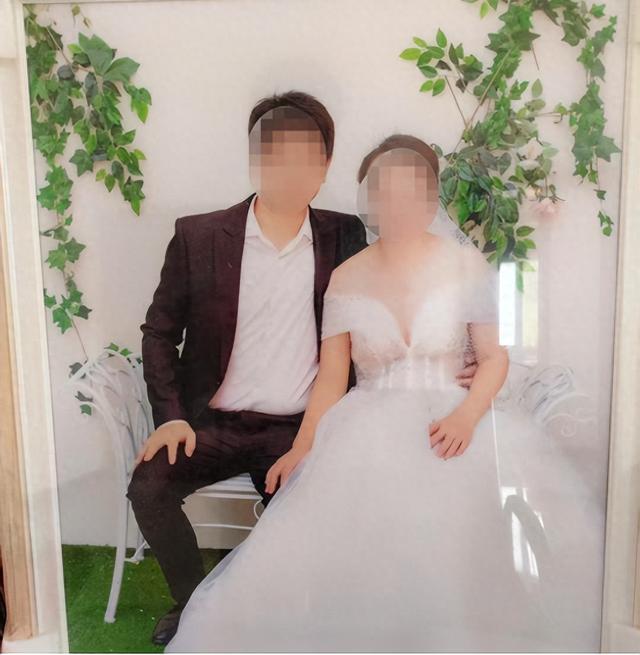 女子外出次日情夫车内发现其遗体