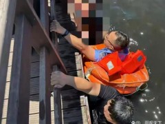 女子一时想不开跳湖轻生，危急时刻所长纵身一跃成功救下一条人命[快讯]