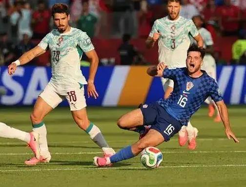 C罗点球破门!葡萄牙2-1克罗地亚