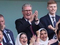 说说:英首相:英国队夺冠就放假 增设假日待定