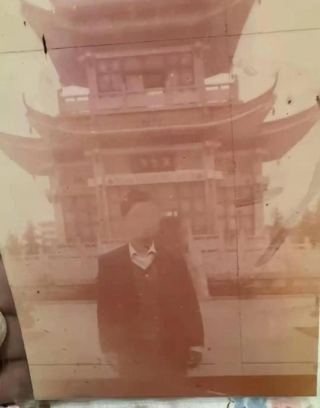 抢劫摩托车杀人潜逃30年案一审宣判
