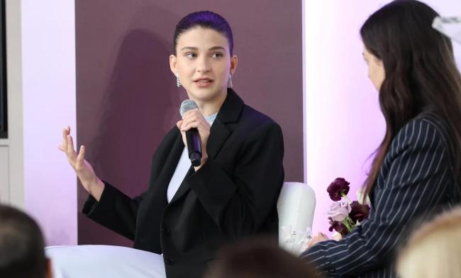 盖茨女儿初创企业被指控违规操纵业绩