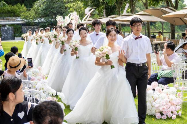 七夕广东迎来领证高峰 集体婚礼见证浪漫爱情