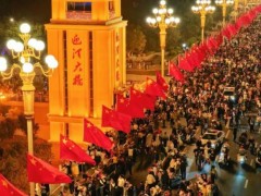 ✔国庆太原迎泽大桥人气爆棚 国旗映红成打卡胜地