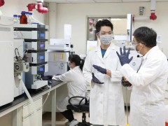 ✔蒋万安回击卓荣泰“三不” 用“三对比”打脸