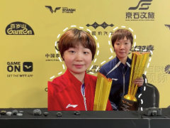 ✔王曼昱备战女单蒯曼独自出席发布会，蒯曼俏皮对着曼昱空座鼓掌